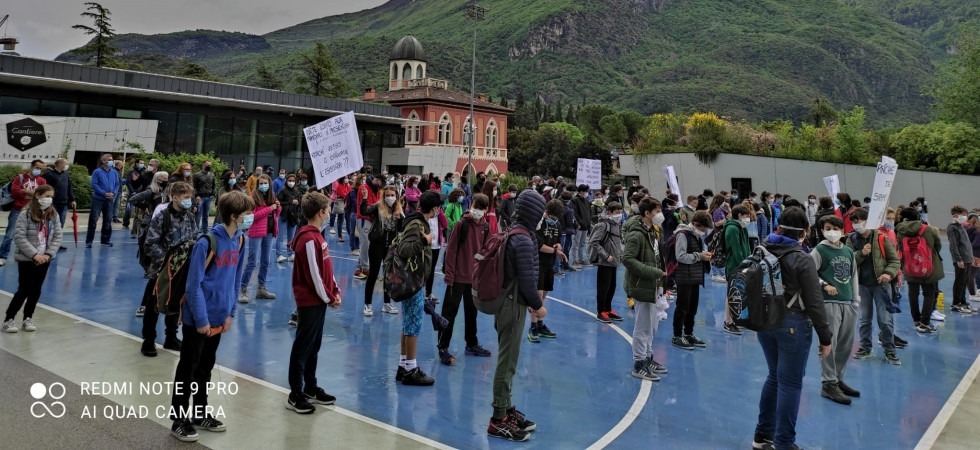 “La Pat sopprime le classi”, la protesta degli alunni: “Non separateci”